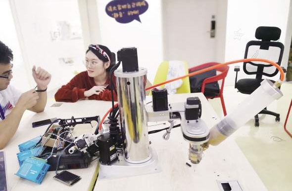青年创客大赛厦门区，油泥3d打印机成全场最佳！